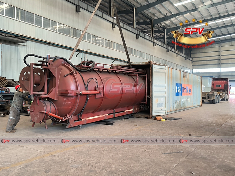 13,500 Liters Sewage Vacuum Tank Loading into Contianer in SPV Factory