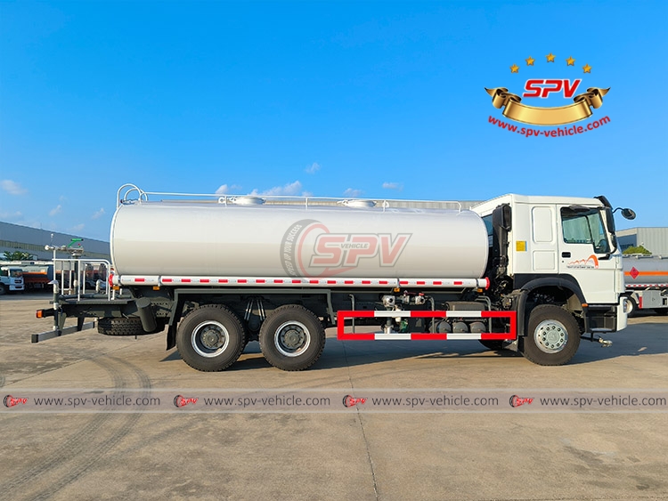 Sinotruk 20,000 Litres Water Sprinkler Truck to Mongolia