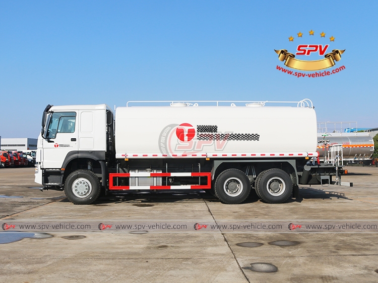 SINOTRUK 25,000 Litres Water Spraying Truck to Congo
