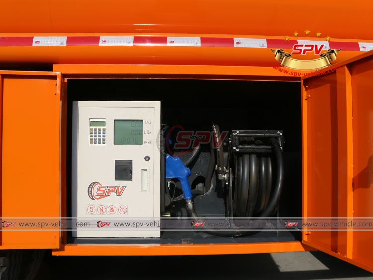 Dispenser of 30,000 Litres Fuel Tank Truck IVECO 