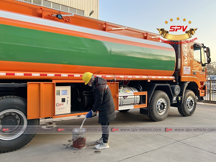 30,000 Litres Fuel Tank Truck IVECO - Refueling Test