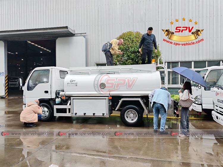 Egyptian Clients Inspect 3 Units Refueler Trucks
