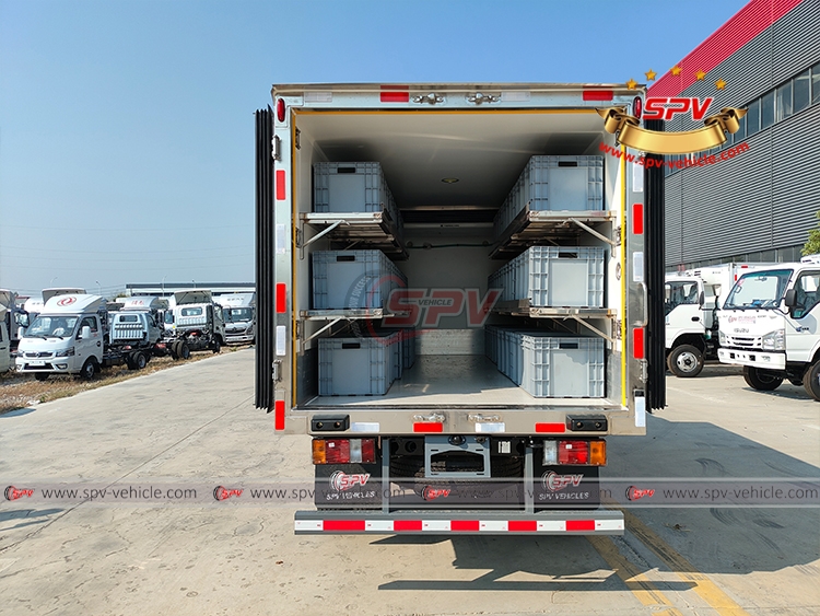 1 of 10 Units of Refrigerated Trucks ISUZU