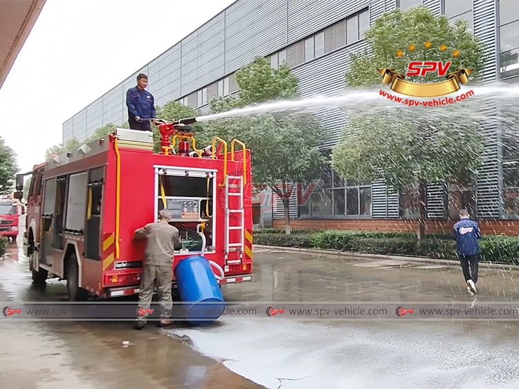 1 Unit of Foam Fire Truck Was Teseting