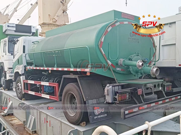 1 Unit of Waste Liquid Disposal Truck Loading in Tianjin Port
