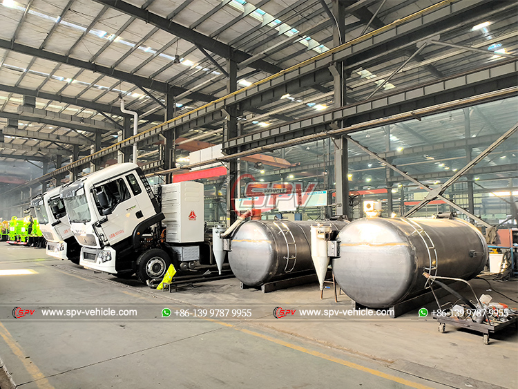 1 Unit HOWO 12,000L Waste Liquid Truck