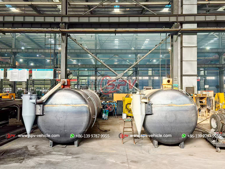 2 Units of Vacuum Tanker for Sewage Tank Truck