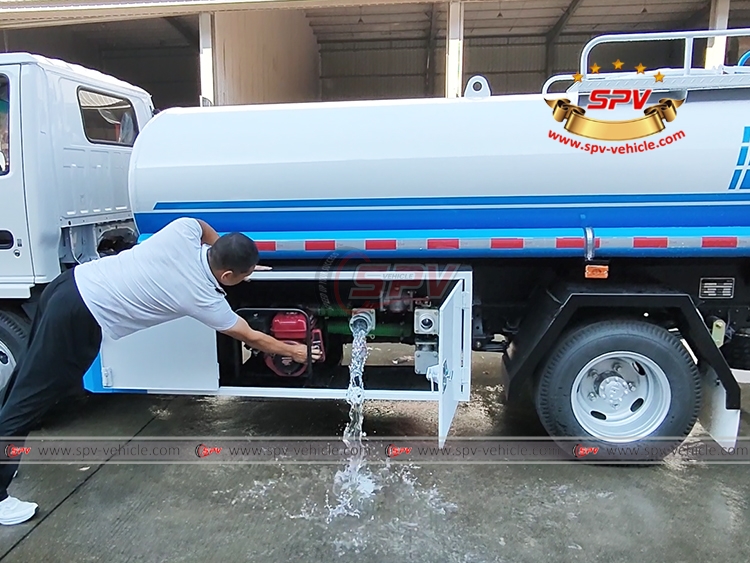 Discharging Water Test for ISUZU 4,000 Liters Water Truck