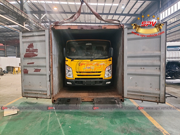 JMC 2,000 Liters Sewer Disposal Truck Loading into Container