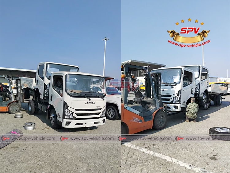 JMC 2 Tons Cargo Trucks Ready to Loading Into Container