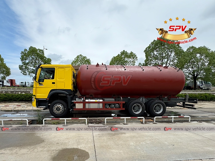 LPG Dispenser Truck Sinotruk 25 Tons