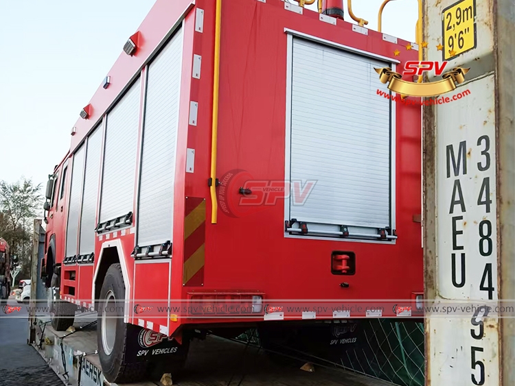 SINOTRUK Off-road Fire Fighting Truck Loaded onto Vessel