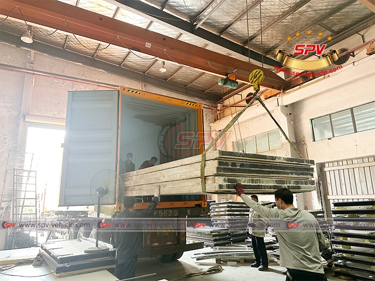 Refrigerated Truck Body CKD Loading Into Container in Factory