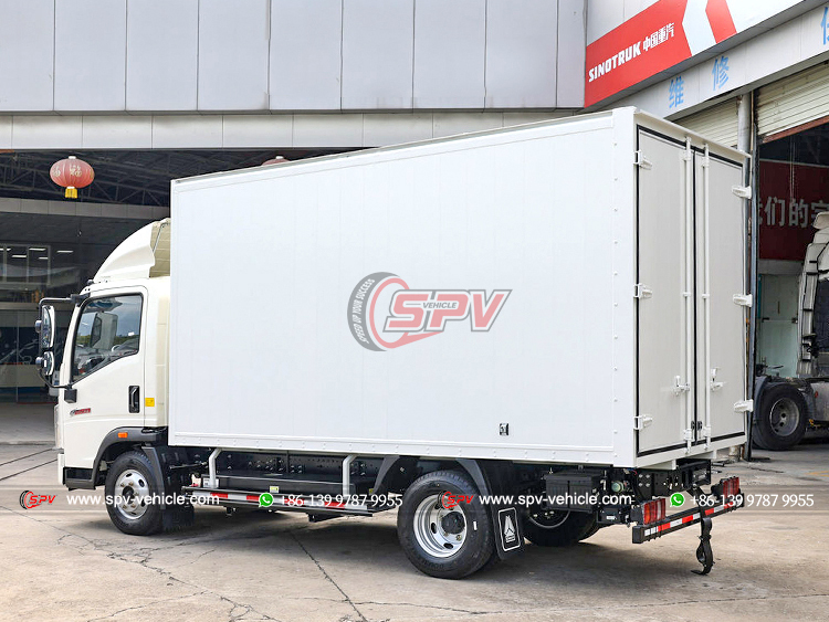 HOWO 3 Ton Goods Delivery Van Truck