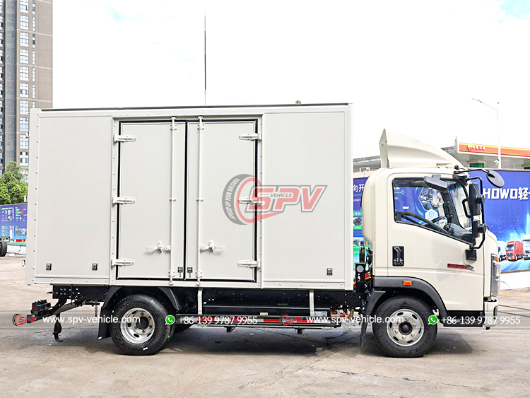 HOWO 3 Ton Goods Delivery Van Truck