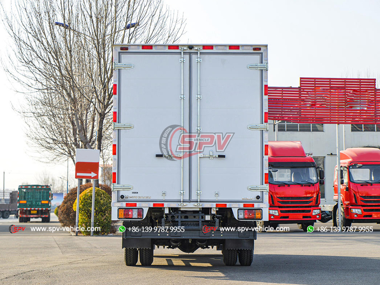 ISUZU M100 1 Ton Cube Truck