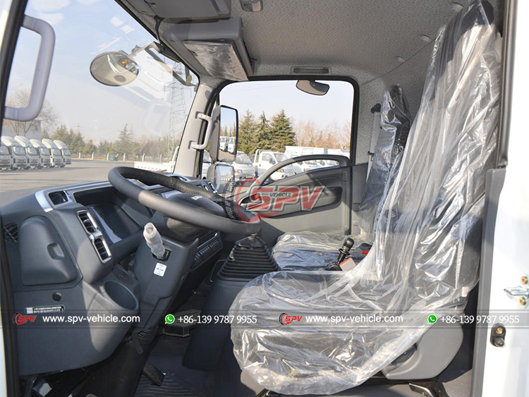ISUZU M100 1 Ton Cube Truck