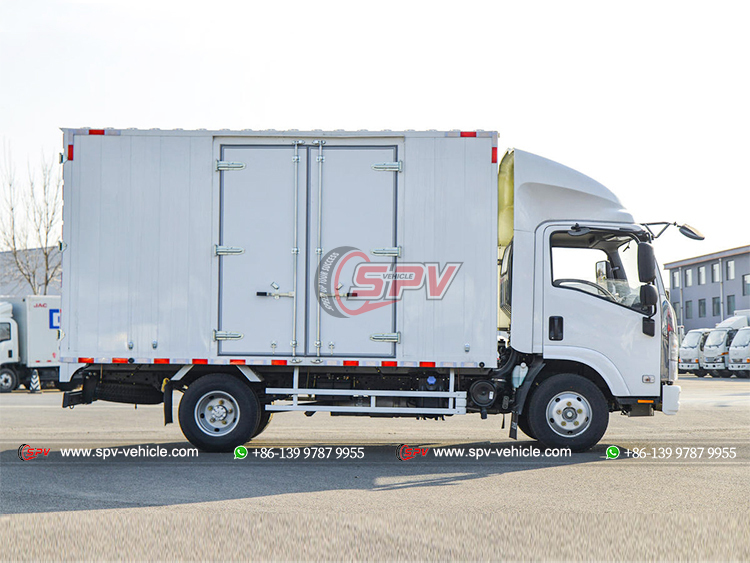 ISUZU M100 1 Ton Cube Truck
