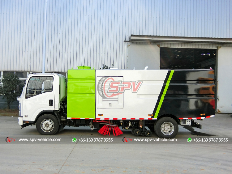 ISUZU 4x2 NPR Road Cleaning Truck - Left