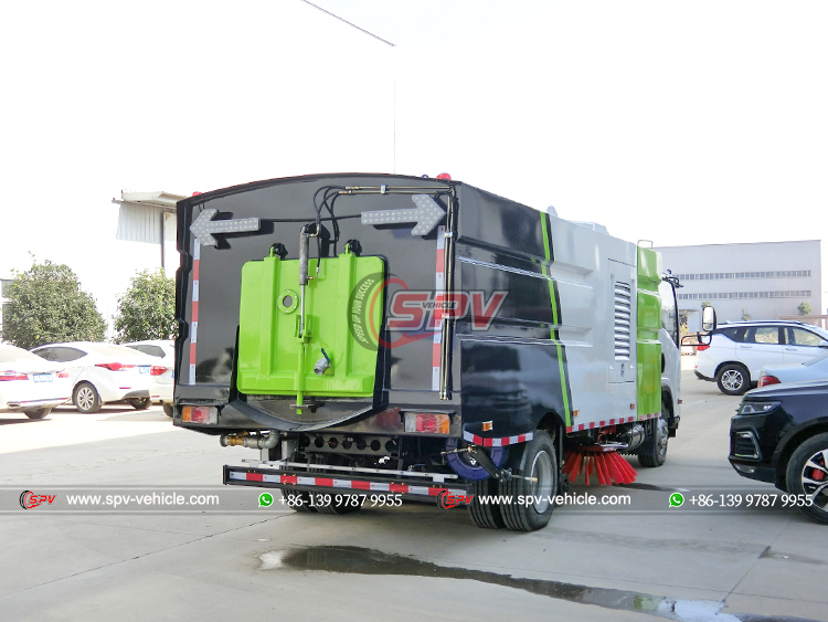 ISUZU 700P Highway Sweeping Truck - Rear Right
