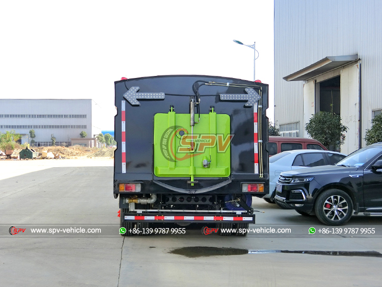 ISUZU 700P Road Cleaner Truck - Rear