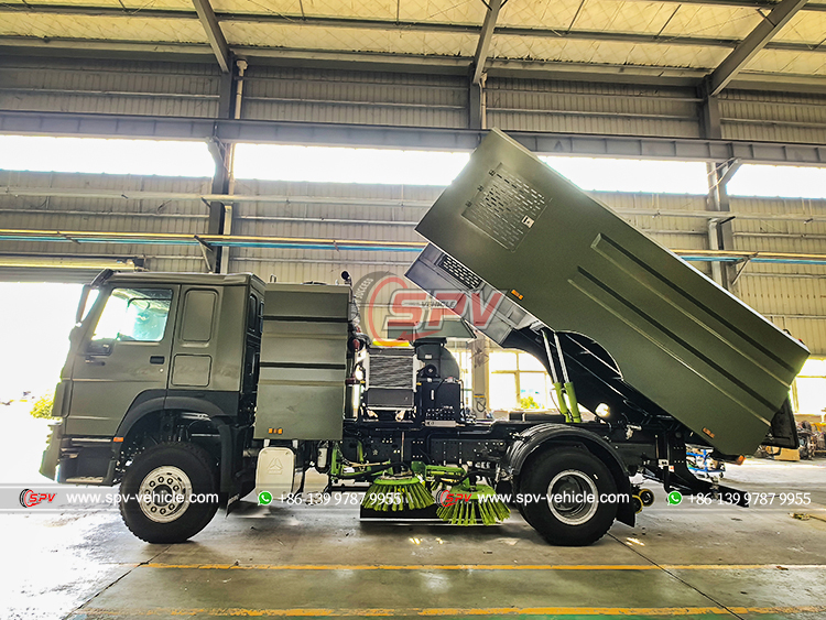 6 CBM Road Broom Truck Sinotruk - Left