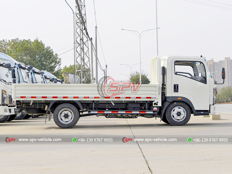 HOWO Light-Duty Cargo Truck - Right