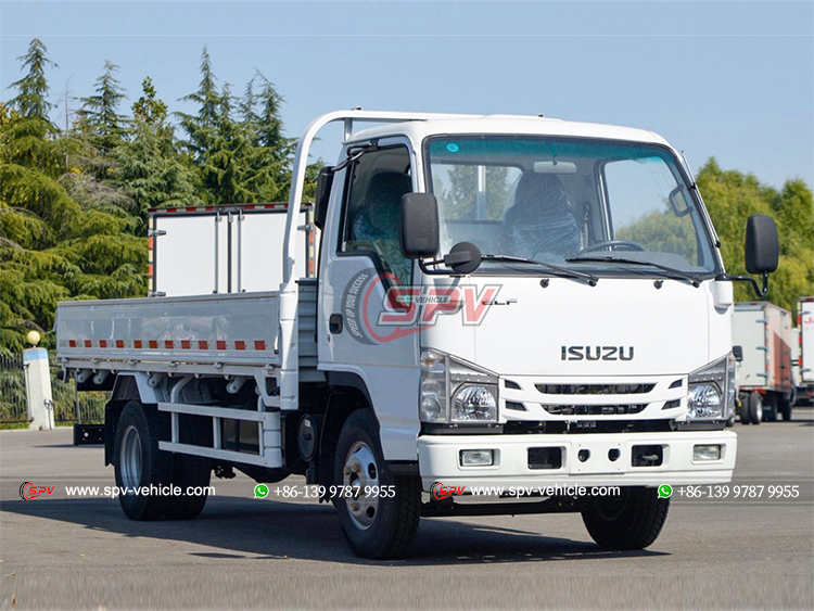 ISUZU ELF Goods Hauling Truck - Front Right