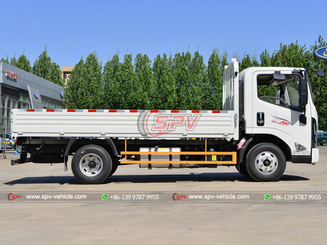JMC 2 Ton Cargo Hauling Truck