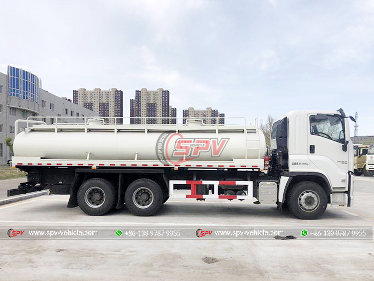 ISUZU 6x4 Water Delivery Truck - Right