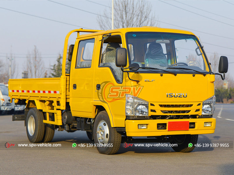 ISUZU ELF Cargo Van Truck - Front Right