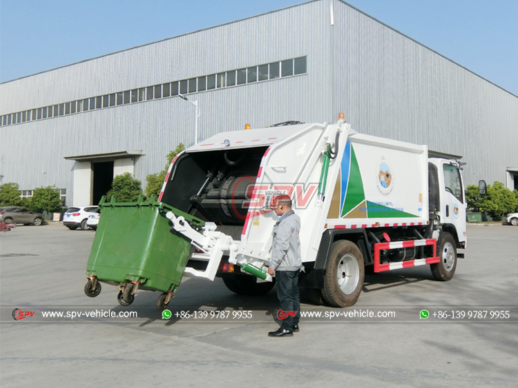 ISUZU 8 CBM Junk Compactor Truck