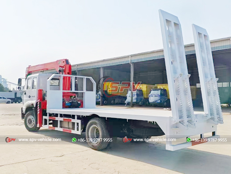 HOWO Breakdown Truck With Crane - Rear Left