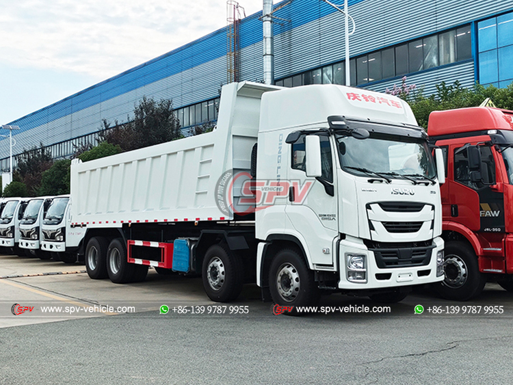 ISUZU 4 Axles Dumping Truck - Front Right
