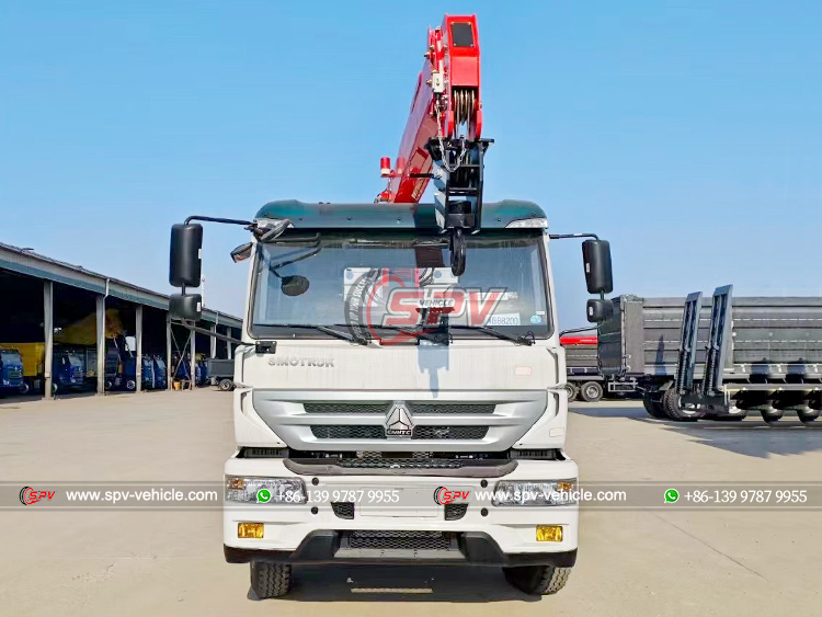 SINOTRUK Rescue Crane Truck - Front