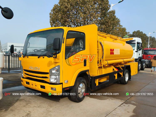 ISUZU 8,000L Refueler Tank Truck
