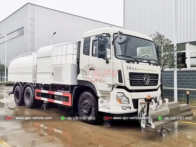 DONGFENG 6x4 Pavement Flushing Truck - Front Right
