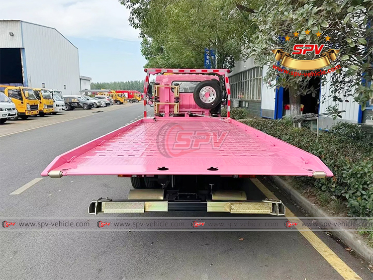 ISUZU Traffic Recovery Vehicle - Rear