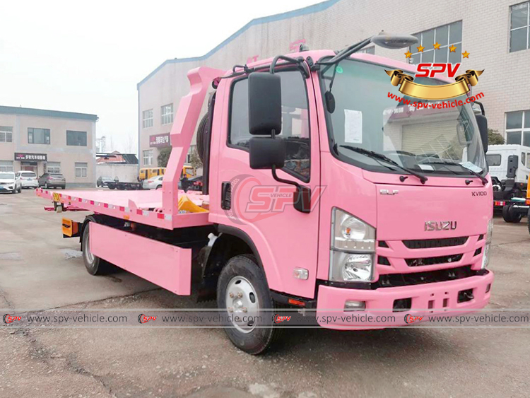 ISUZU Wrecker Recovery Truck - Front Right