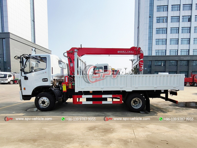 DONGFENG 6 Ton Truck With Crane