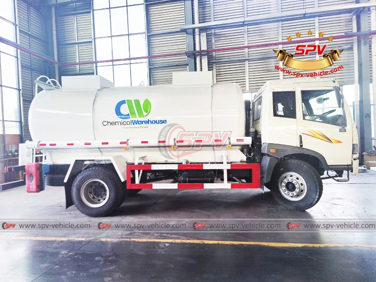 8,000 Litres Chemical Liquid Transport Truck FAW - Right