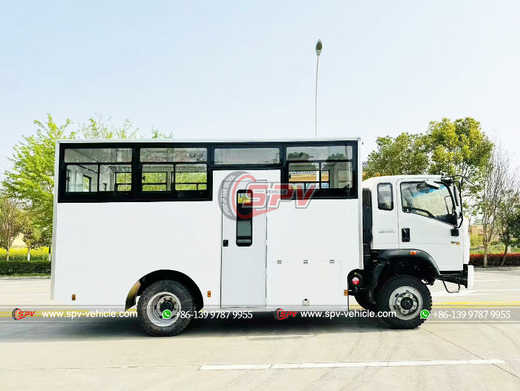 HOWO Group Transport Van - Right