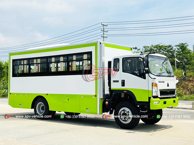 HOWO Transit Passenger Van - Front Right