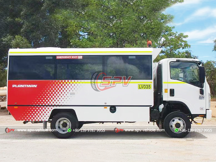 ISUZU Passengers Transpot Bus - Right