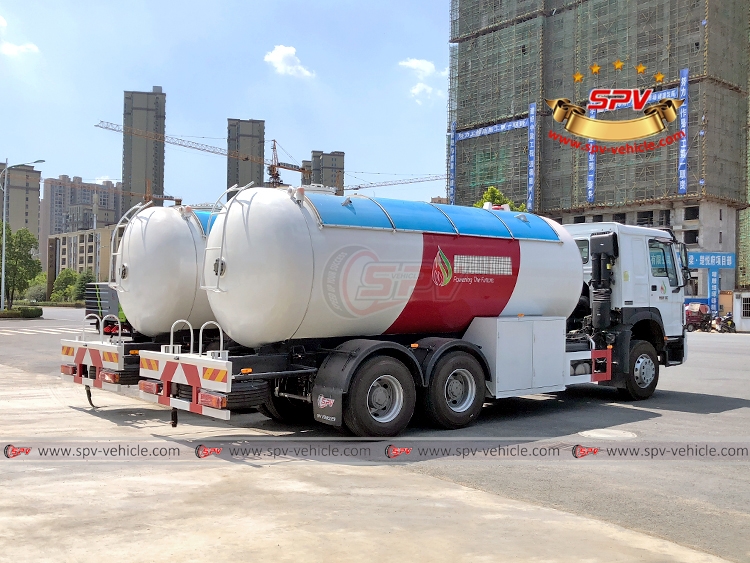 SINOTRUK Heavy-duty LPG Supply Truck - Rear Right