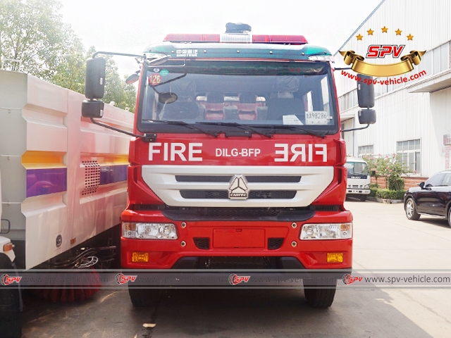 Sinotruck 7,000 Liters Fire Rescue Truck - Front