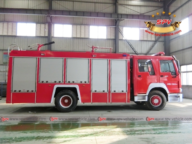SINOTRUK 7,000L Emgerency Rescue Fire Truck