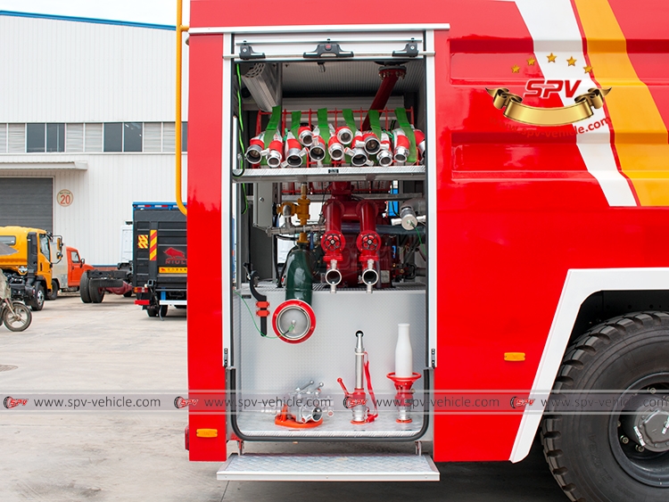 Right Side Firefighting Tool Kit of Sinotruk 12,000 Liters Fire Truck