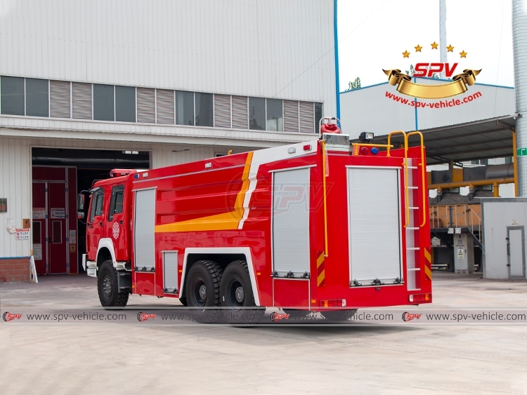 SINOTRUK 12,000L Off-road Fire Truck