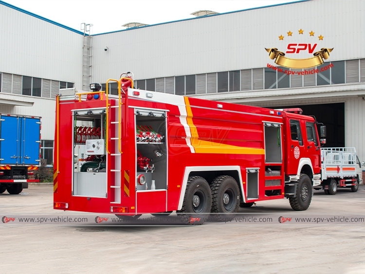 SINOTRUK 12,000L Off-road Fire Truck